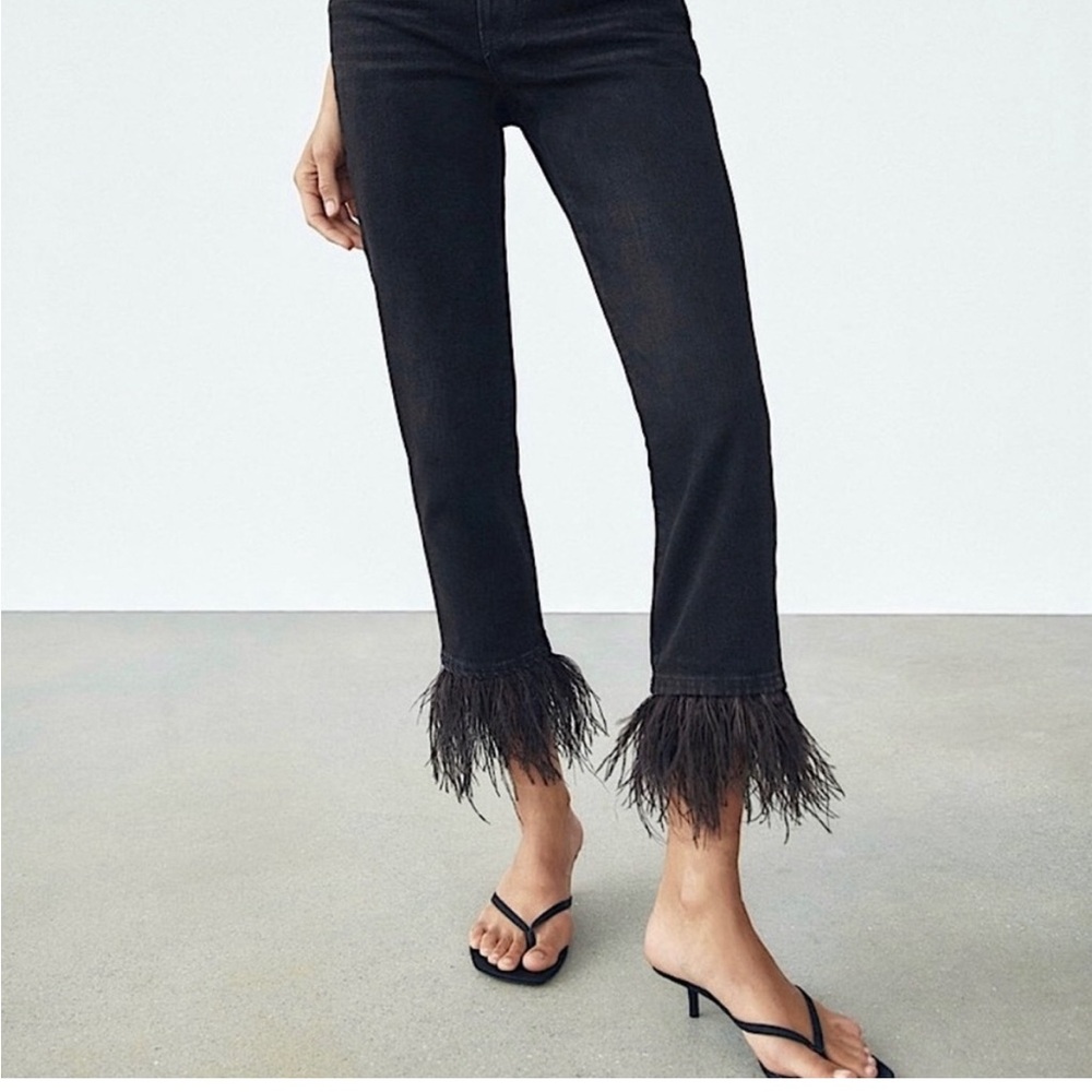 Beautiful brand new Zara High Rise Feather Jeans